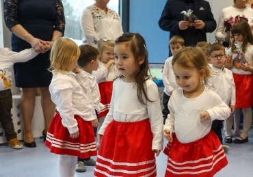 W żłobkach i przedszkolach nie ma zachorowań, ale trzeba je zamknąć. Dlaczego?